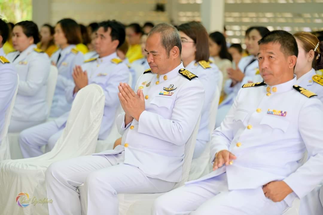 พิธีเจริญพระพุทธมนต์และทำบุญตักบาตรถวายพระราชกุศล กิจกรรมเฉลิมพระเกียรติพระบาทสมเด็จพระเจ้าอยู่หัว เนื่องในโอกาสพระราชพิธีมหามงคลเฉลิมพระชนมพรรษา 6 รอบ 72 พรรษา